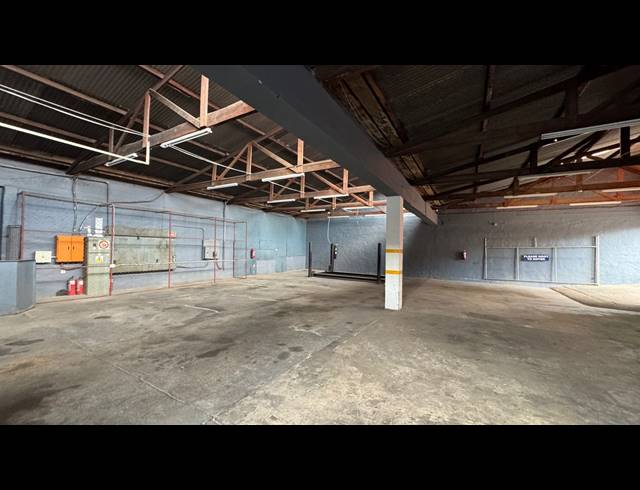 2,100M² WAREHOUSE FOR SALE IN WYNBERG